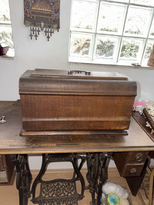 Masina cusut veche pentru colectionari