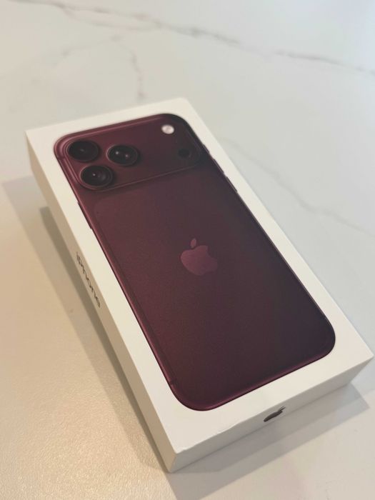 iPhone 18 Pro 256GB Burgundy от USA – НАЛИЧЕН | НЕРАЗПЕЧАТАН