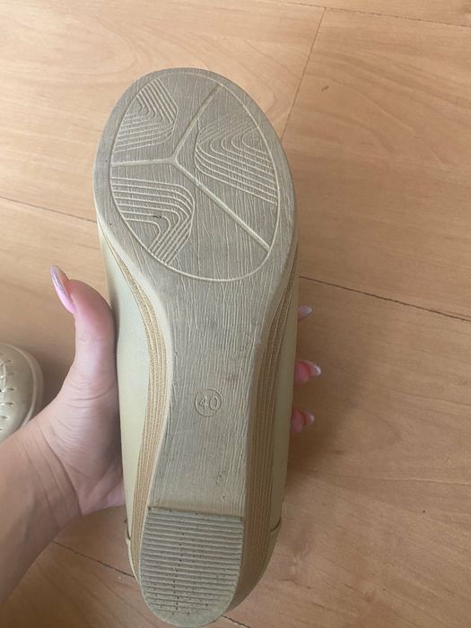 Бежови обувки за пролетния и ранно есенния сезон