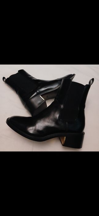Botine ZARA negre elegante, toc cu detalii aurii, marimea 38