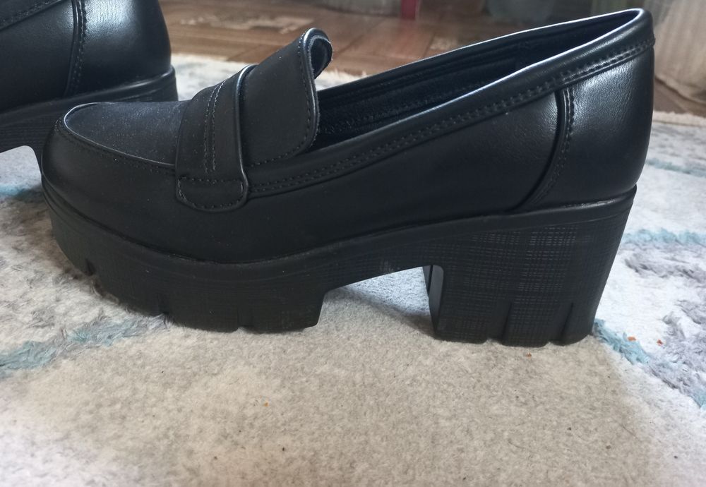 Продам туфли лоферы 36размер