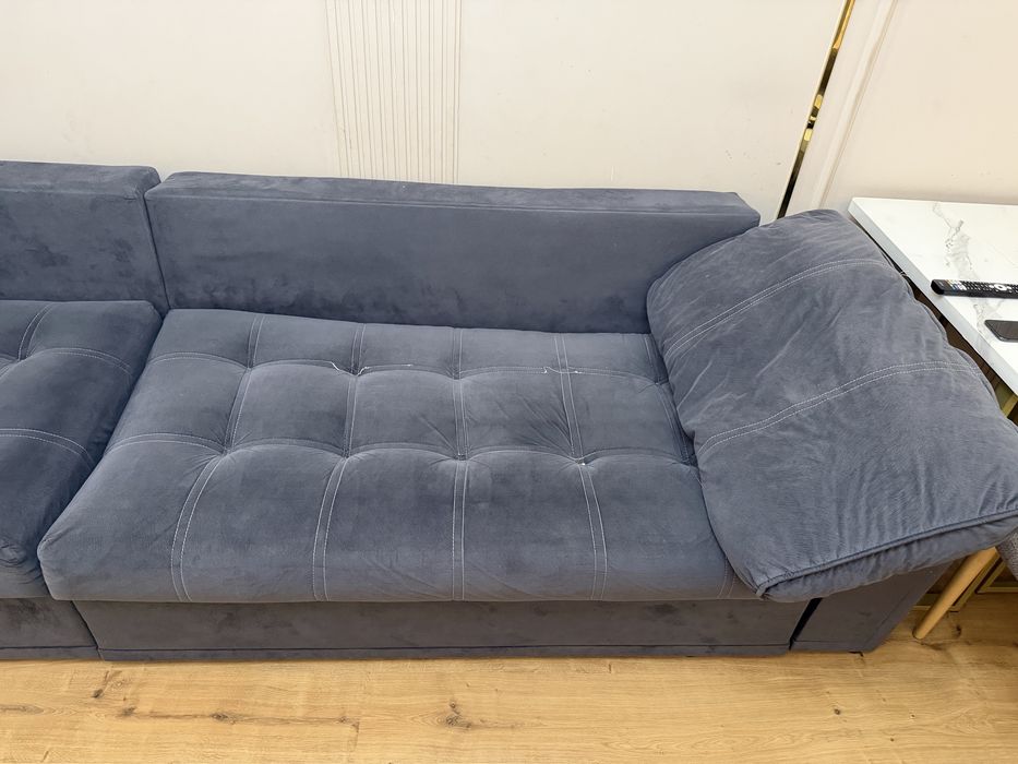 Отдам даром диван.