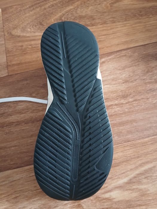 Кросовки адидас.