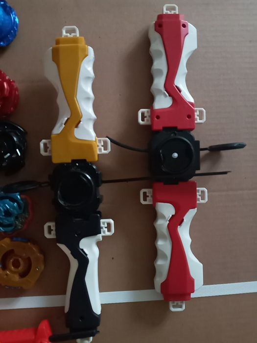 Бэйблейд 12500 есть железные