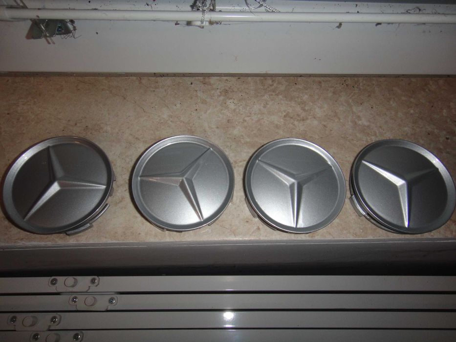 4 броя оригинални капачки за Мерцедес и Джанта W 126