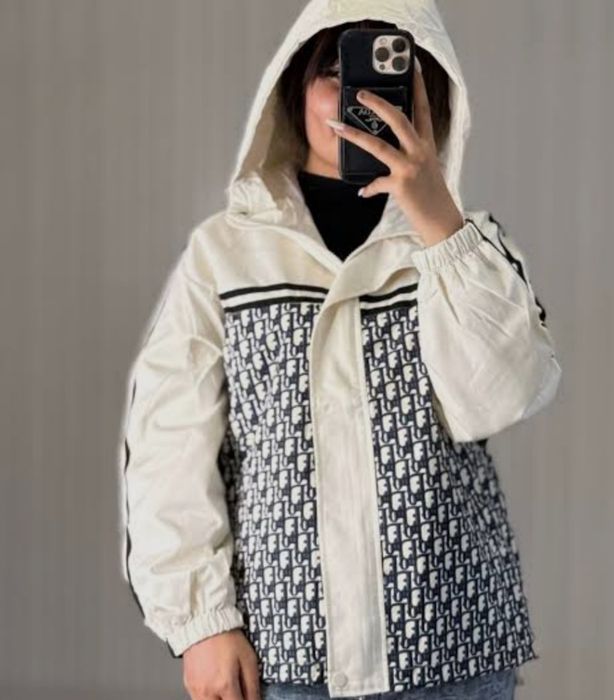 Женская ветровка новые классный