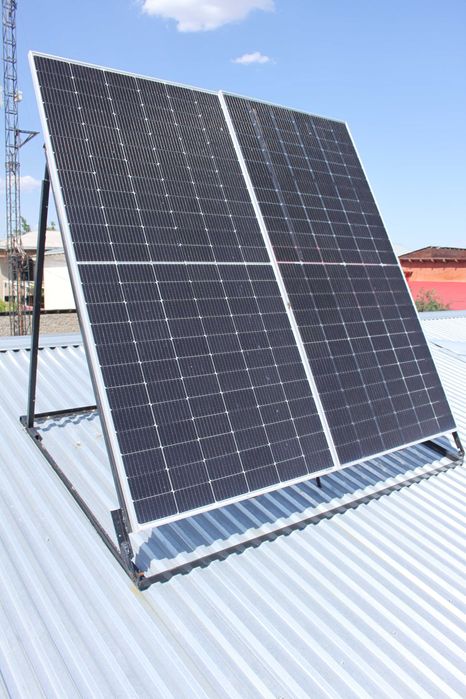 установка солнечный панели. комплект есть разные