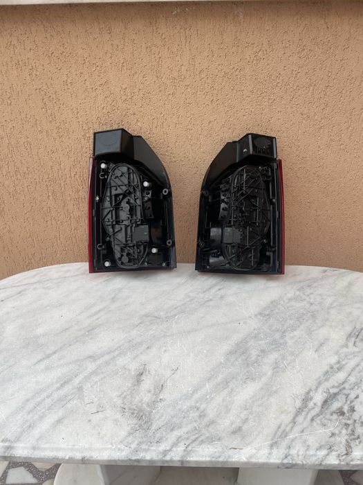 Lampa Tripla stop spate Stinga Dreapta VW Transporter T6 Hella 400 lei