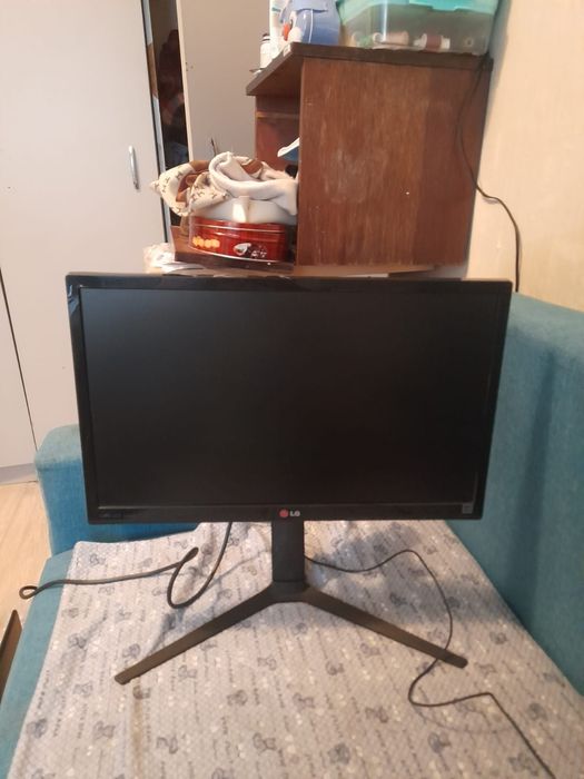Монитор 22д LG .