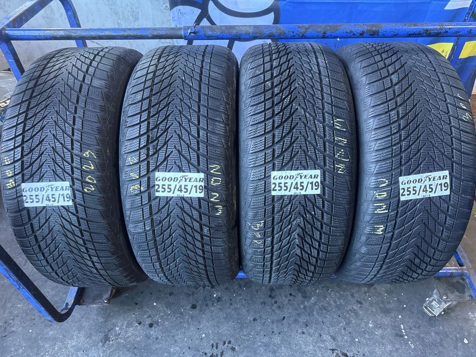 255/45/19 Good Year M+S