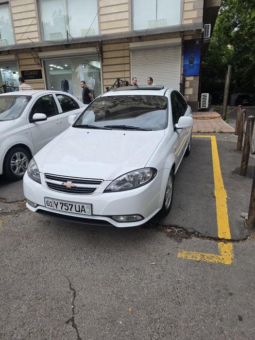 Avtomobil jentra sotiladi