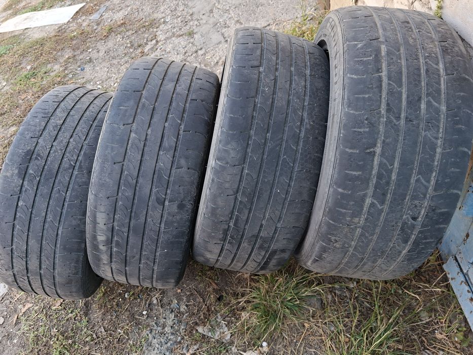 Продам шины 235/45/18