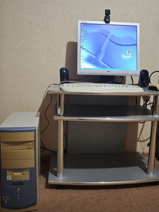 Продавам Компютър настолен