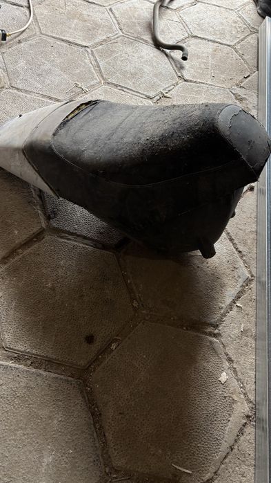 Продовам останали части за malaguti f12