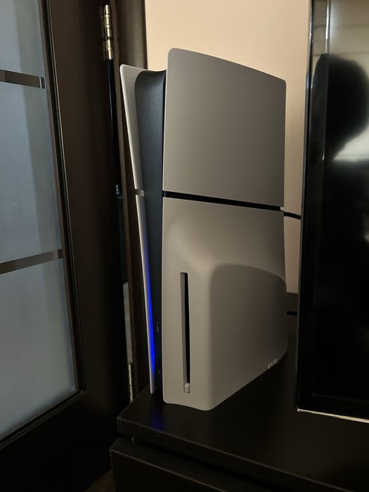 Чисто НОВ! PlayStation 5 (PS5 Slim) Standard Edition – с гаранция от Зора