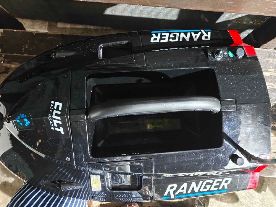 Продавам лодка за захранка Ranger Cult ( Skarp) + 2х Li-on батерии 3S