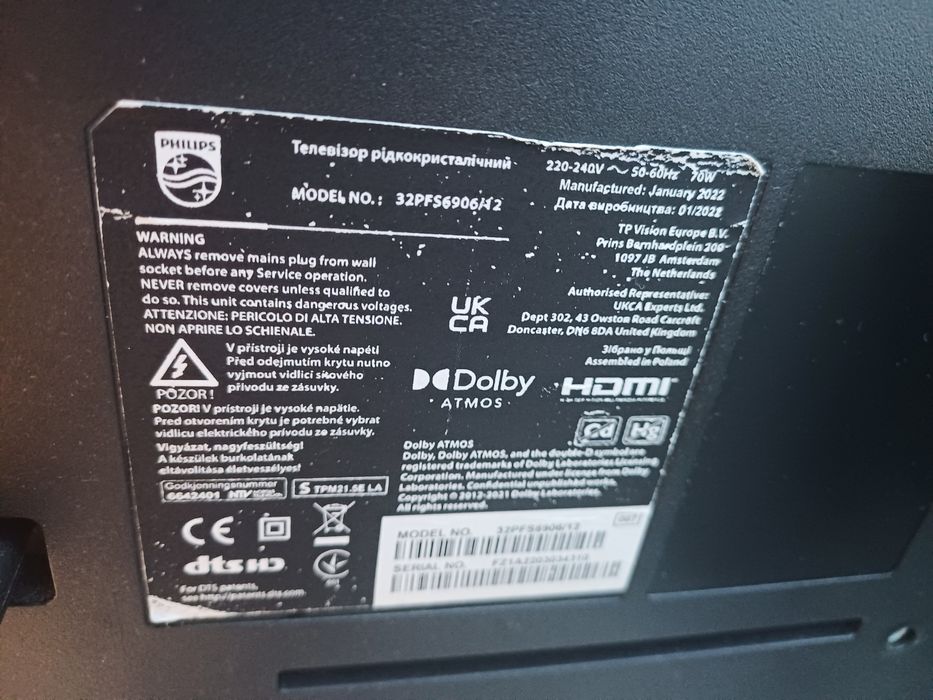 Televizor smart Philips model 32PFS6906/12 cu lumini ambientale pe spate