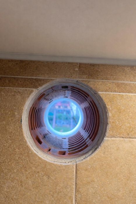 Gaură hotă, centrală