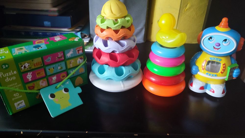 Нови Играчки,/сортери/пъзели