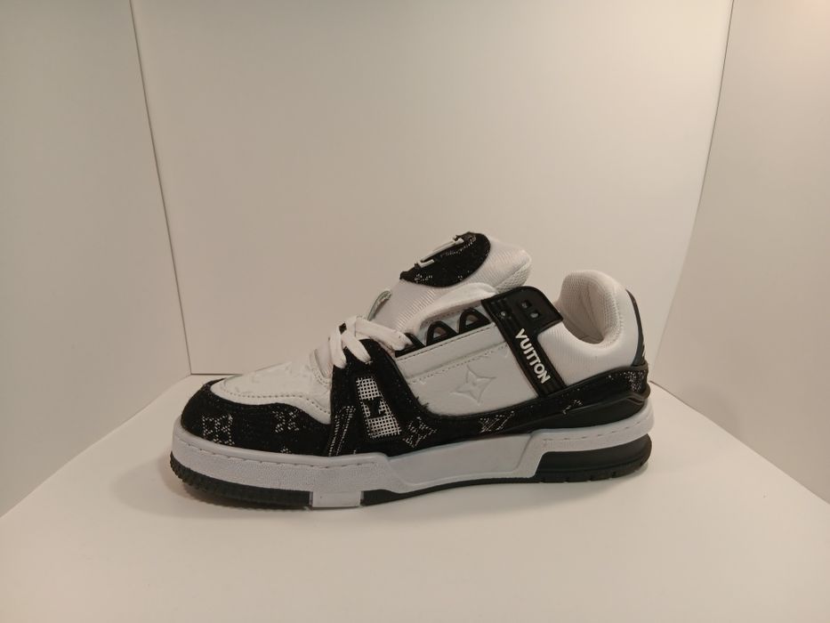 Louis vuitton Trainers. Сини и черни.