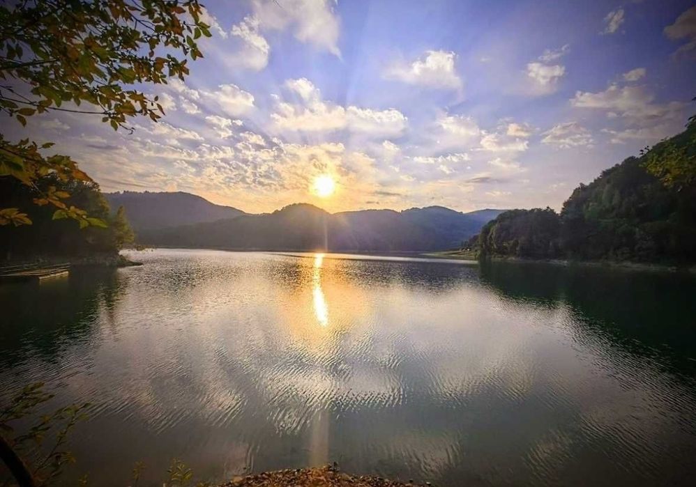 Vând 2 loturi lacul Paltinu