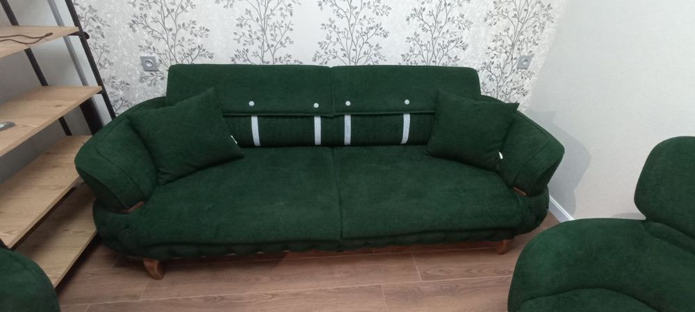 Продается диван и 2 кресла в отличном состоянии