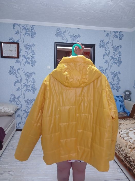 Продам куртку новую