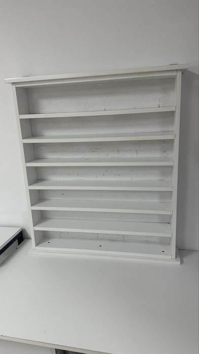 Полка для лаков в хорошем состоянии