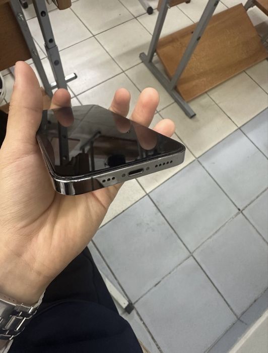 Продам Айфон 12 про