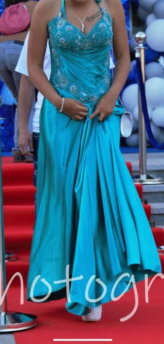 Официална рокля- носена за няколко часа.