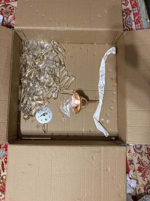 Люстра не собранная