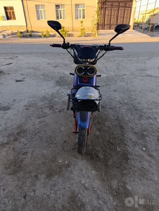 Skutr  yaxshi xolati yangi narxiga kelisham 6 ta akumlatorli