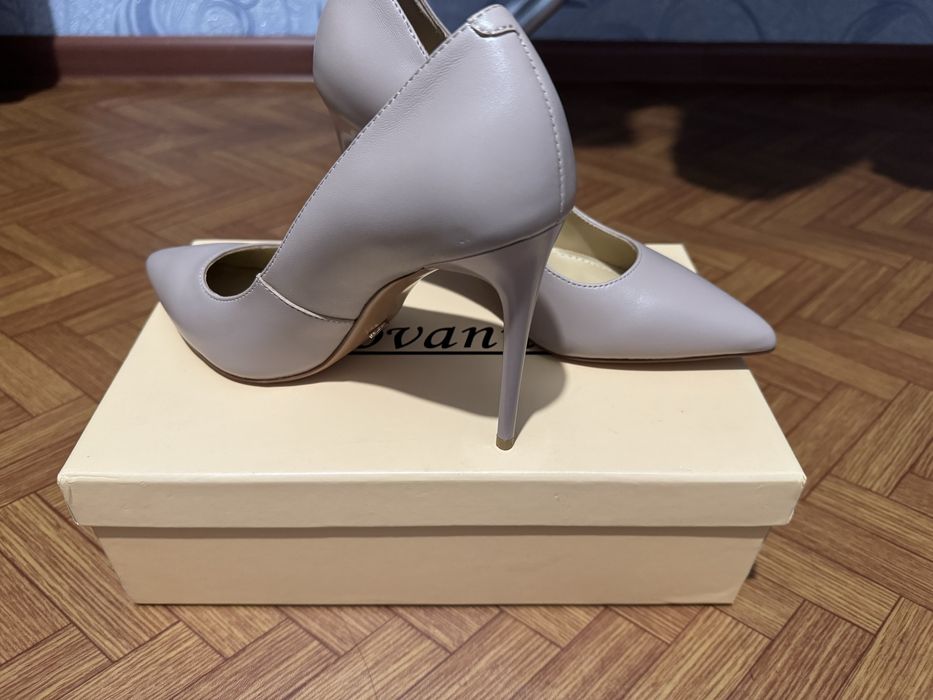 Продам женские туфли