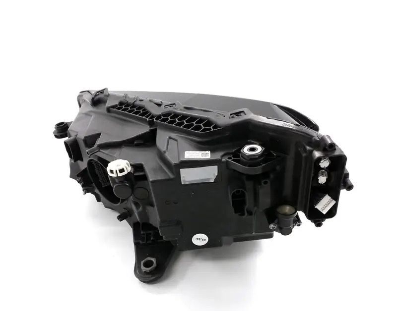 Skoda Superb фар десен