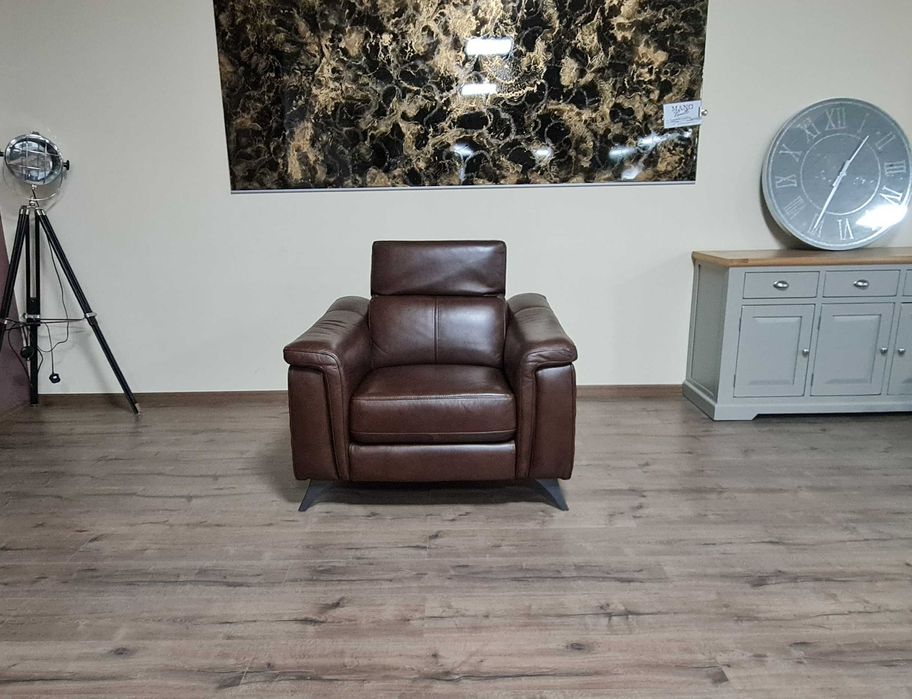 Кафяв кожен фотьойл с подвижна облегалка