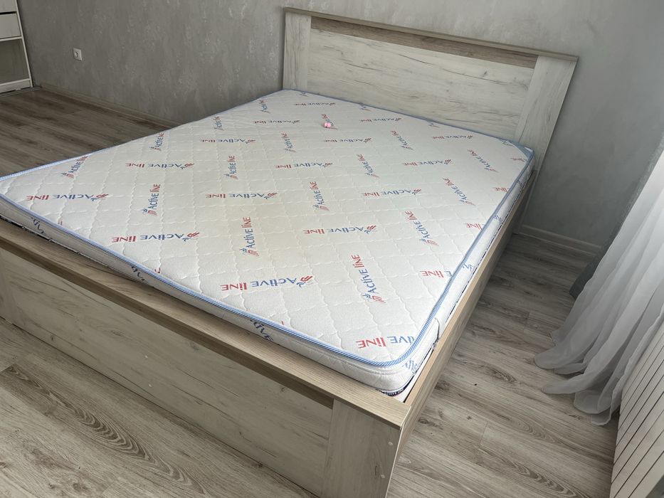 Двуспальная кровать