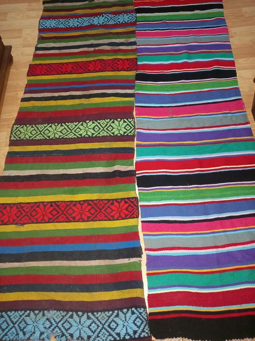 Vând covoare tradiționale.vechi urgent bune