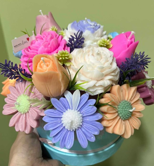 Ръчно изработени букети от соеви свещи