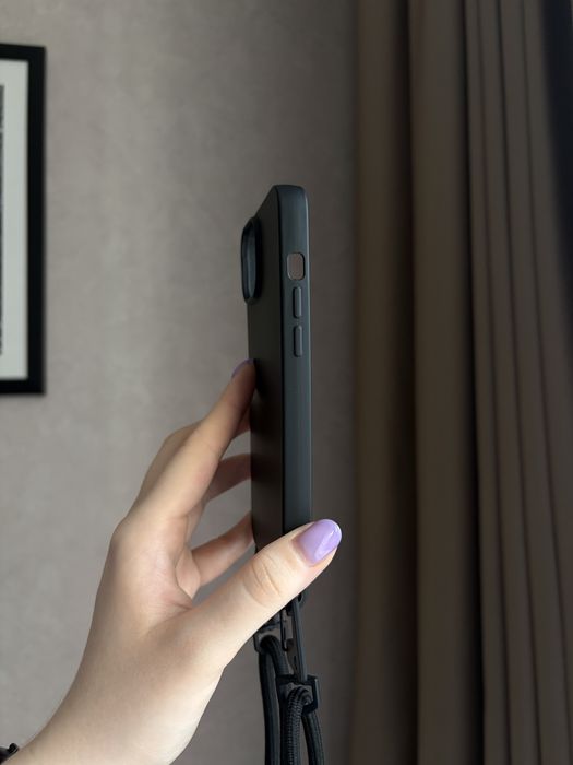 Чехол для iPhone 13 с ремешком через плечо