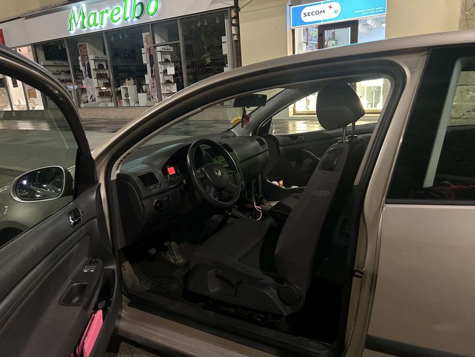 Vând   VW   Golf 5