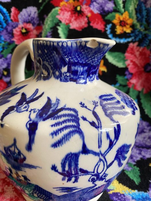 Антикварный кувшин