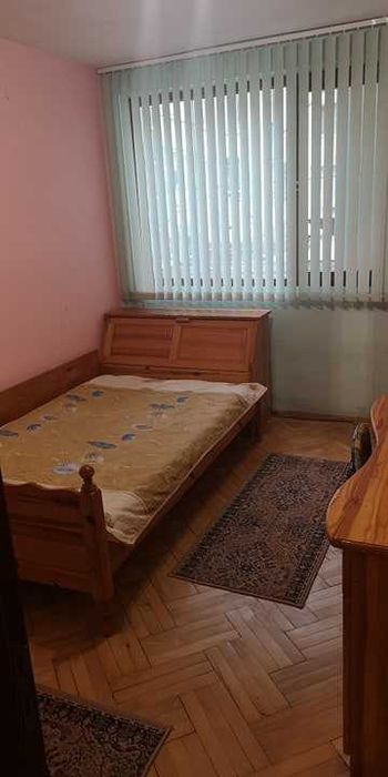 Дава се под наем Тристаен апартамент в Бургас, Център - 90 кв.м за 225 € - Снимка #4