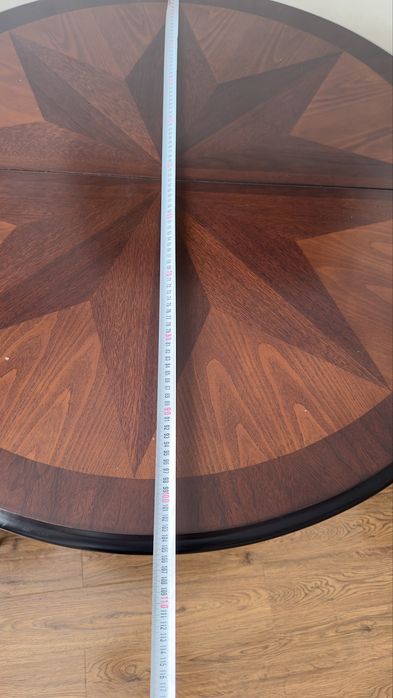 Срочно стол и стулья