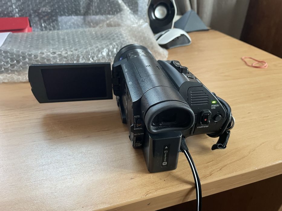 Sony FDR-AX700 4K Работи отлично, дефектен дисплей