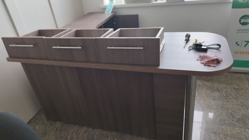 Продам офисный стол НОВЫЙ
