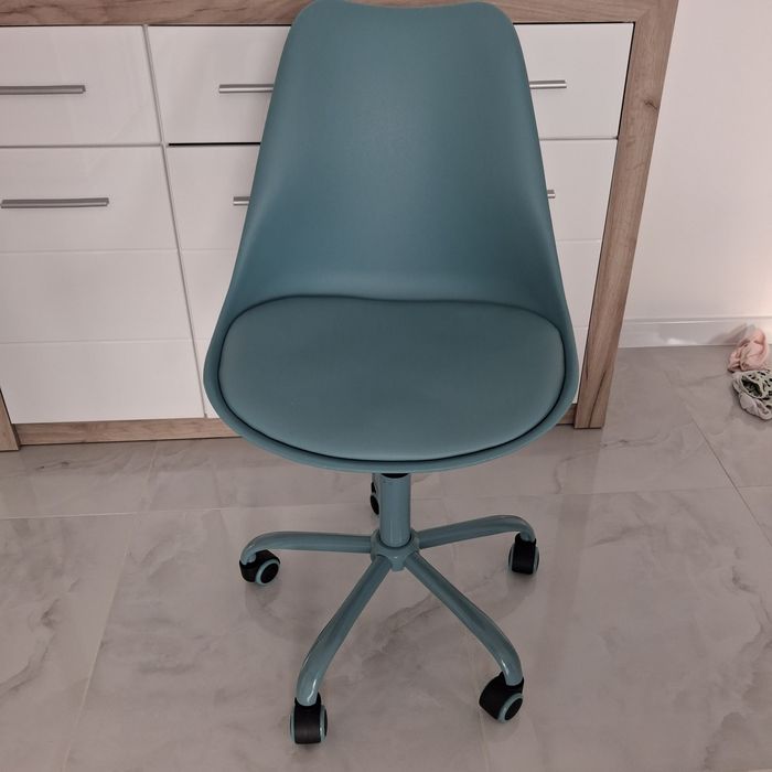 Scaun de birou rotativ