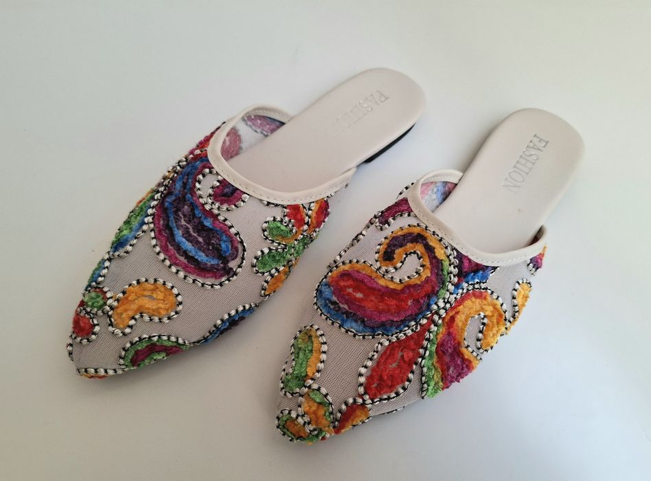 Дамски чехли с цветна бродерия