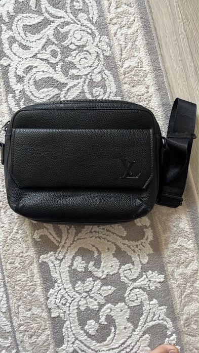 Продам барсетку tommy и louisvuitton