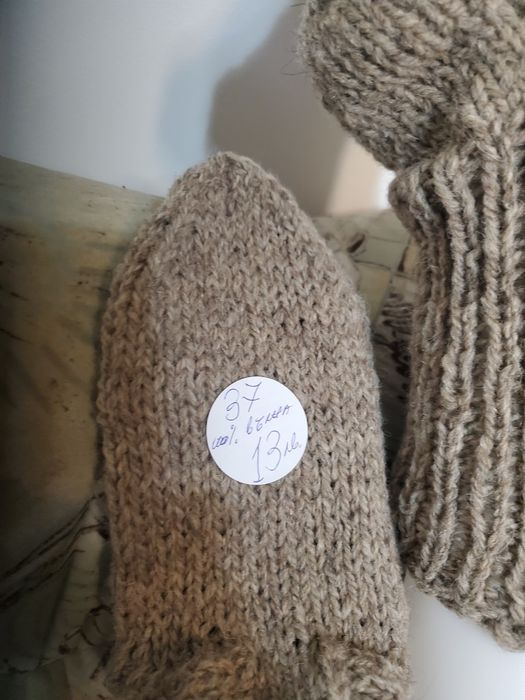 Ръчно  плетени  дамски  чорапи  от  вълна.  Размер  37