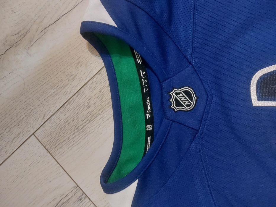Jersey NHL Vancouver Canucks, Marimea L bluza este noua cu etichetă mi